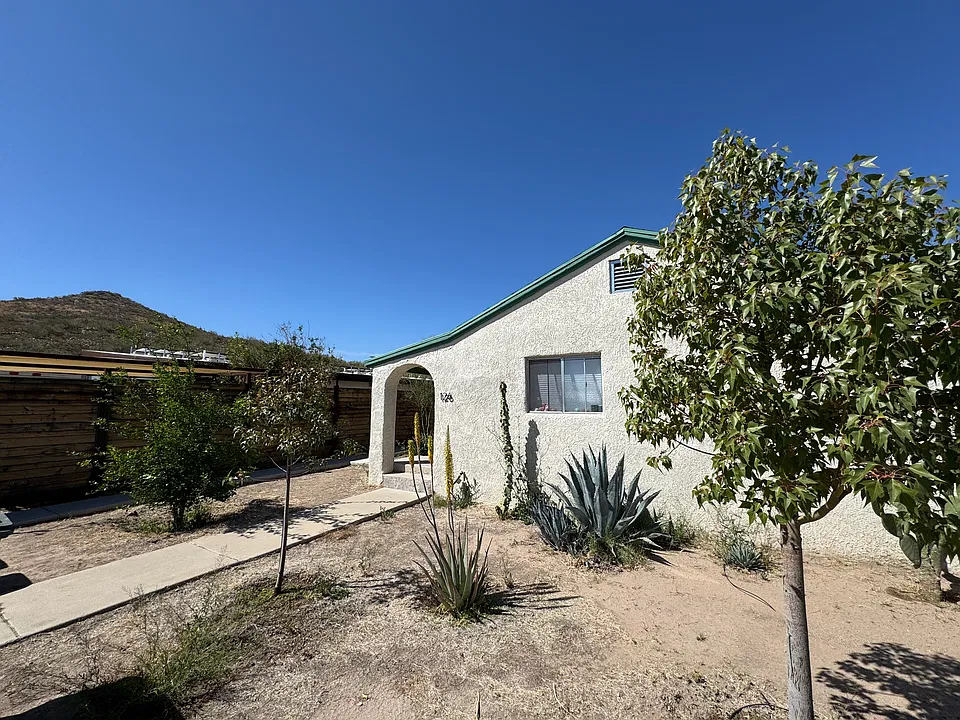 126 S Melrose Ave #3