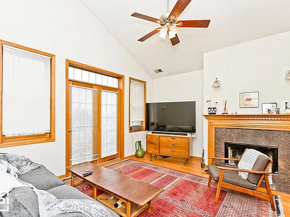 4th image of 903 W Lawrence Ave APT 3E