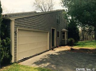 8630 Braewood Dr, Baldwinsville, NY 13027