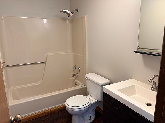 5th image of 427 E Main St APT A1