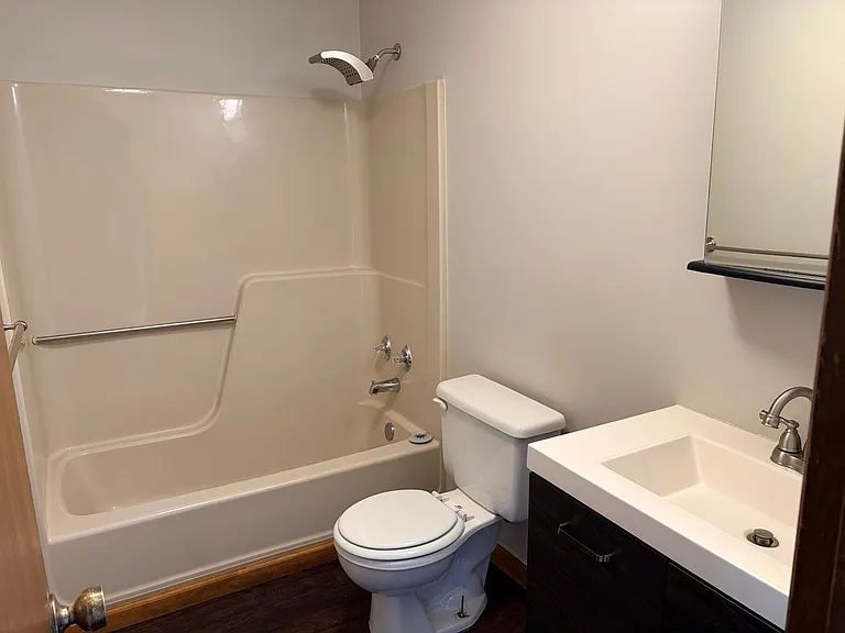 427 E Main St — Photo 5