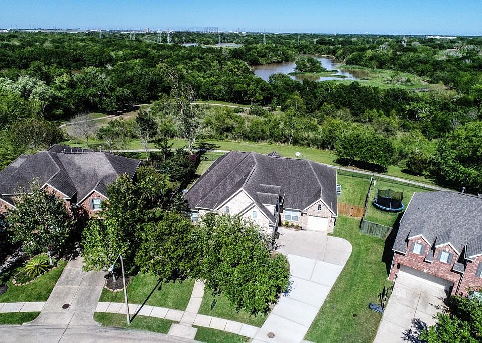 1st image of 324 Grand Creek Dr