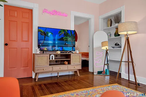 31 Canner St Photo 1