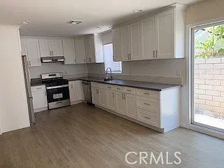 3 bed, 1000 sqft, $3,125 — Photo 2