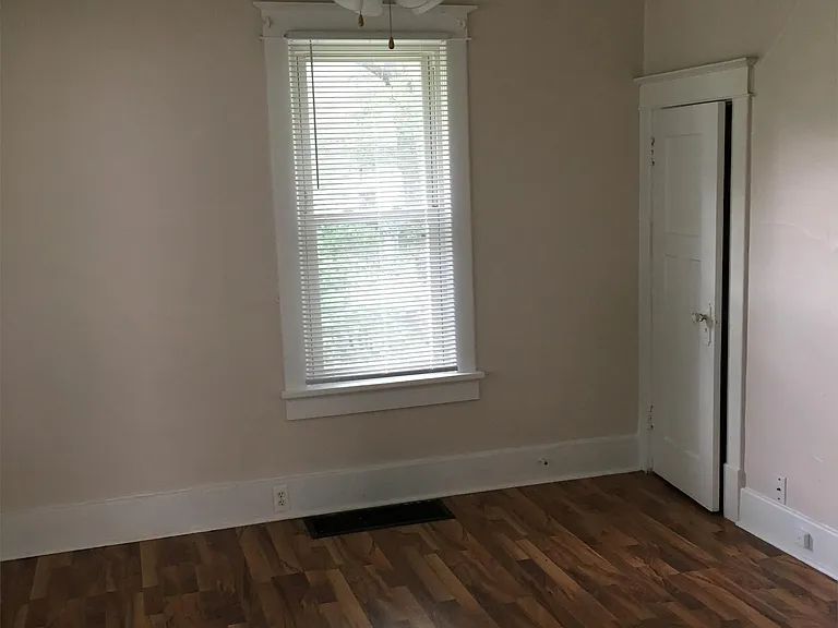 1004 W Hill St — Photo 5