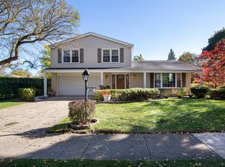 2451 Barbary Ln, Northbrook, IL
