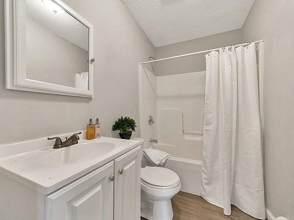 5th image of 73 Pasadena St #73