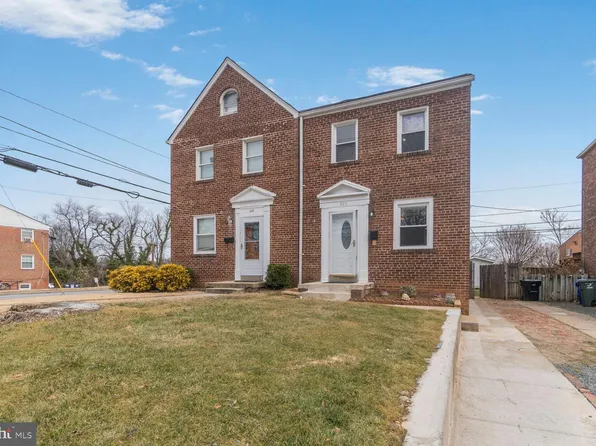 203 S Courthouse Rd, Arlington, VA 22204