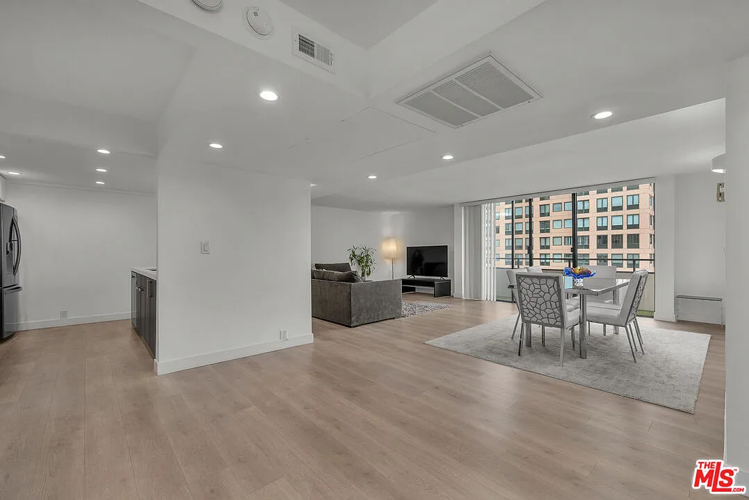 2 bed, 2.0 bath, 1352 sqft, $5,000 — Photo 1