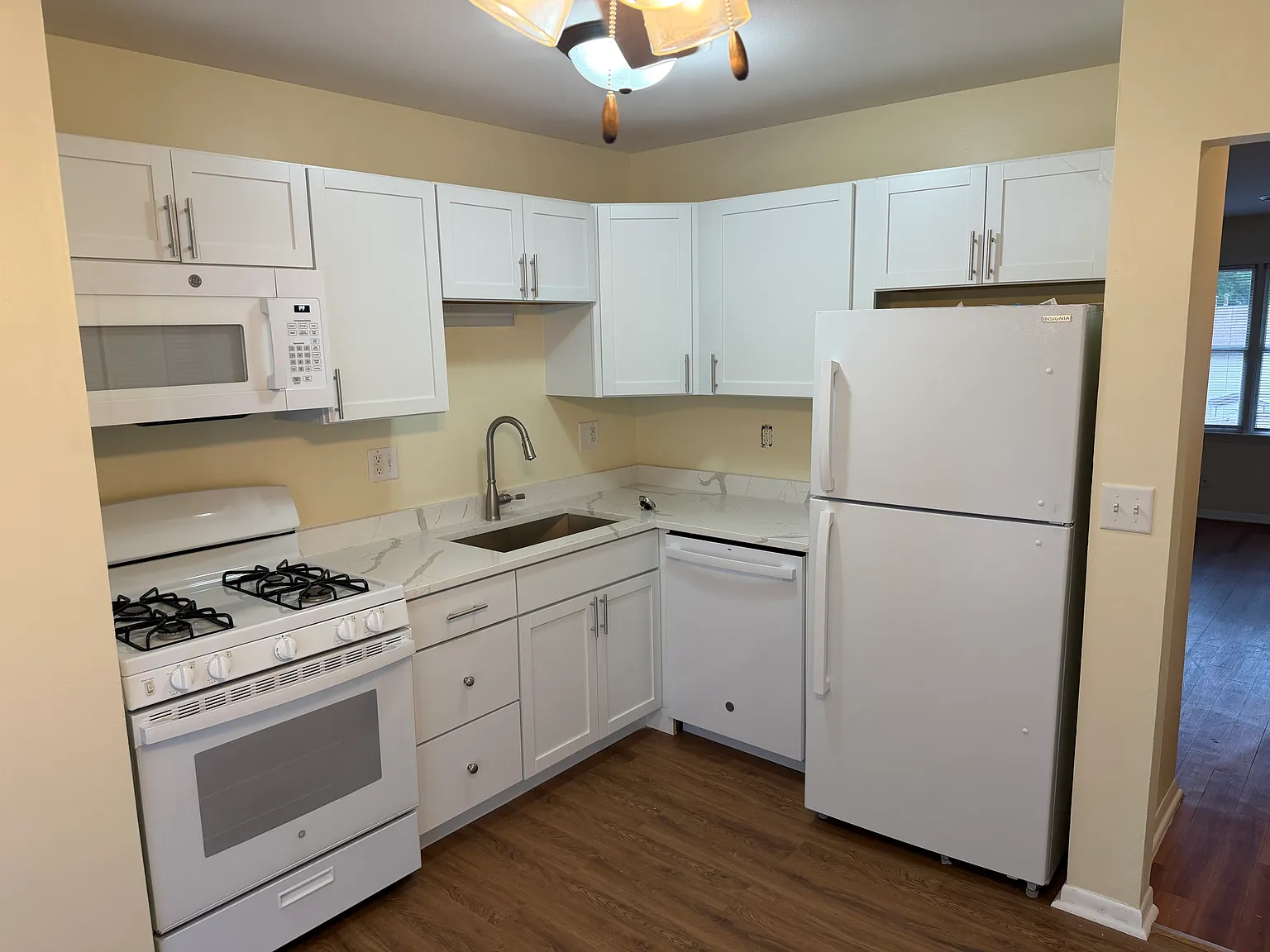 2 bed, 960 sqft, $1,400 — Photo 1