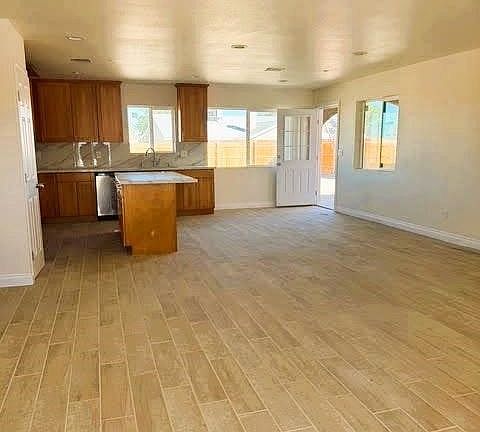 2nd image of 8669 S Loop Blvd