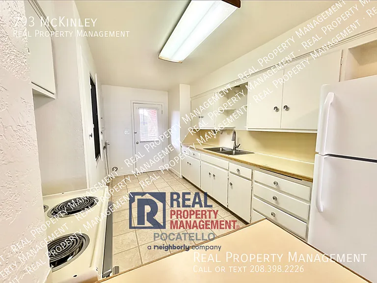 793 McKinley Ave — Photo 2