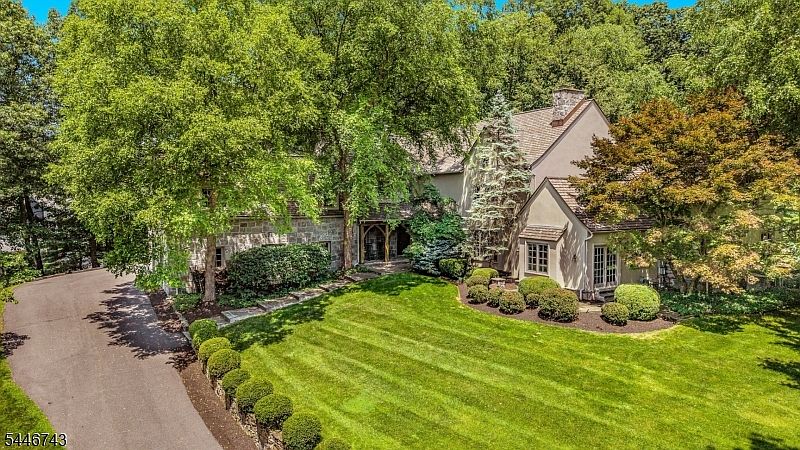 9 Beacon Hill Dr, Chester, NJ 07930 | Zillow