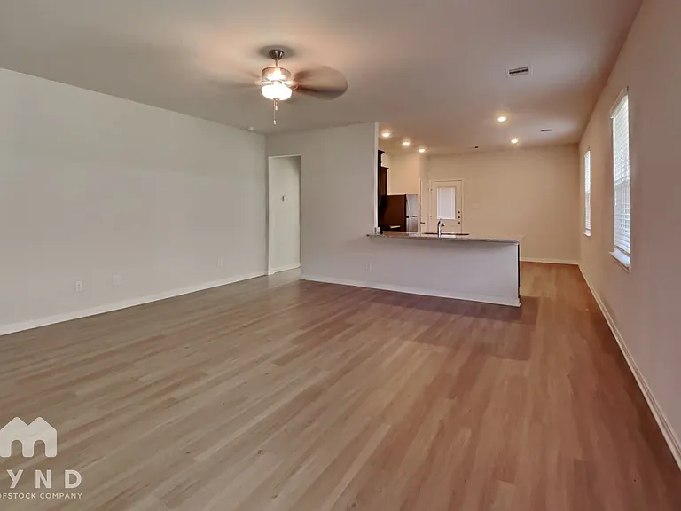 15468 Maple Terrace Dr — Photo 4