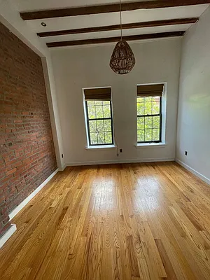 Rented by Greenrock Management | media 36