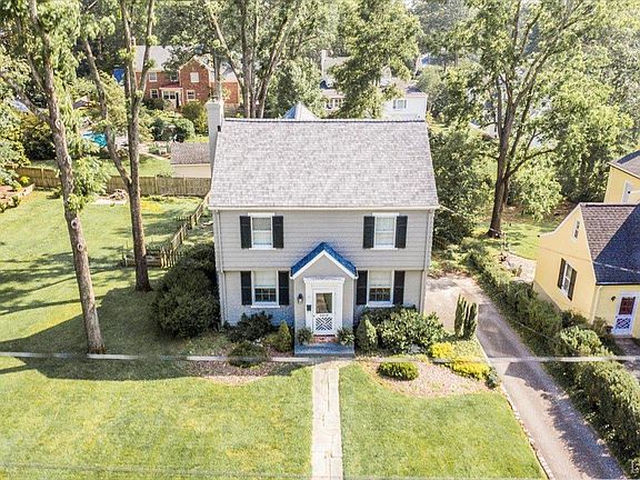 2nd image of 3829 Royal Blvd