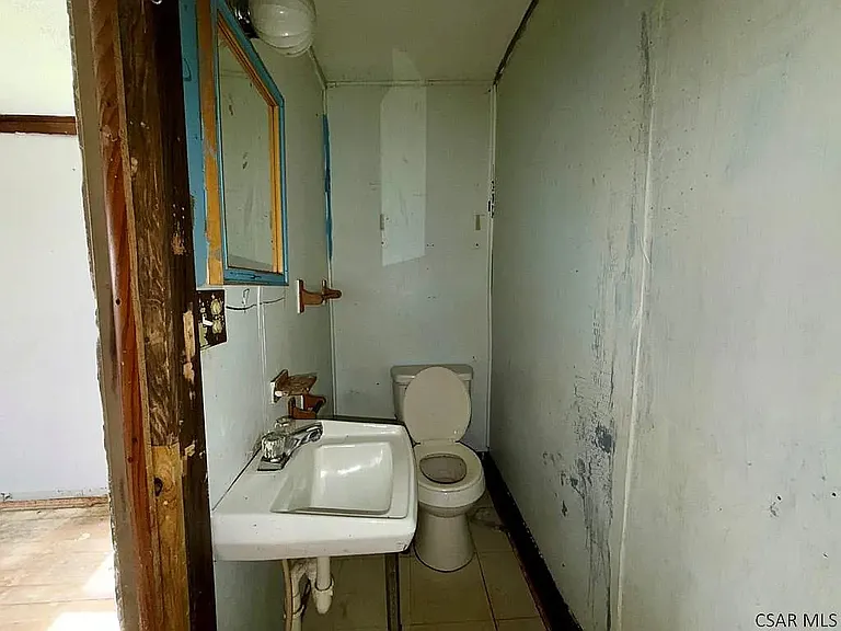 431 Finch St — Photo 8