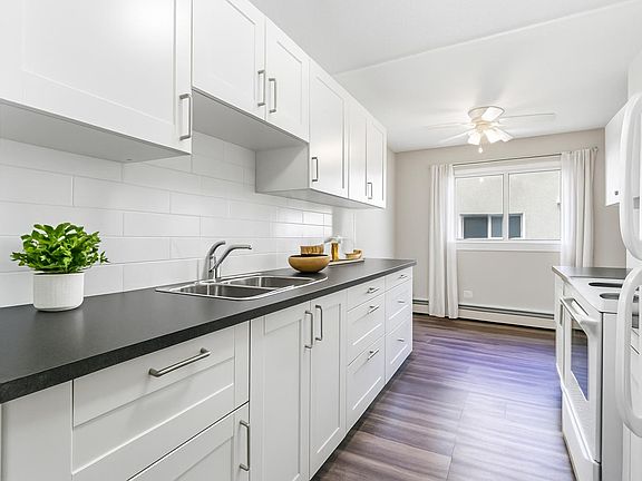 3rd image of 10633 112th St NW #301