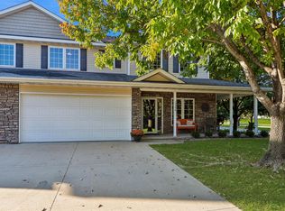 15598 Buena Vista Ln, Clive, IA 50325