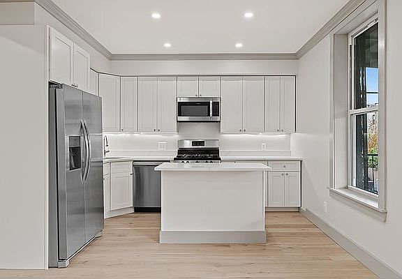 3rd image of 3416 Irwin Ave #2