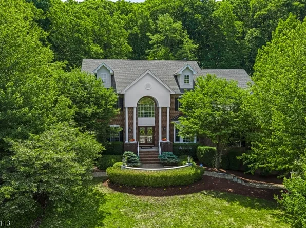 19 Devonshire Dr, Randolph Twp., NJ 07869