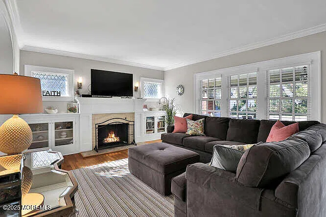 4 bed, 3.5 bath, 2500 sqft, $9,500 — Photo 2