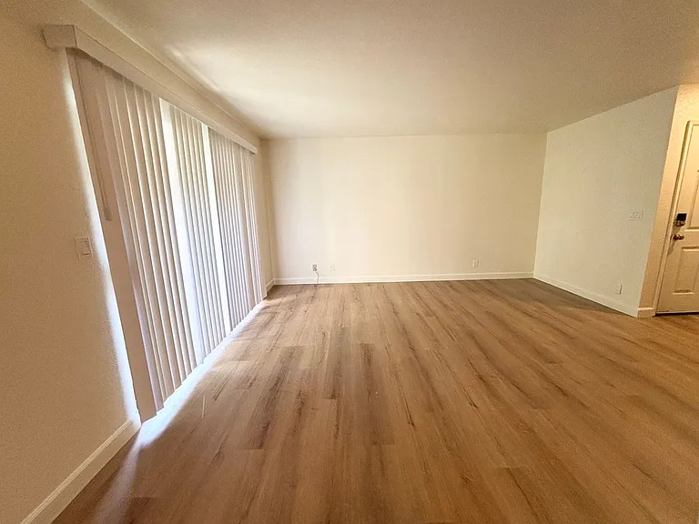 819 Adams Ter #A — Photo 15