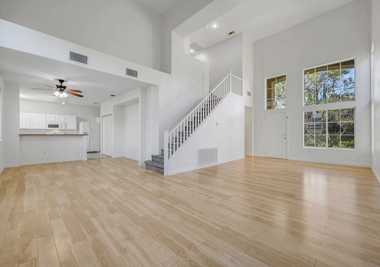 Beautiful Summerlin 3 bedroom, 2&1/2 bath home — Photo 4