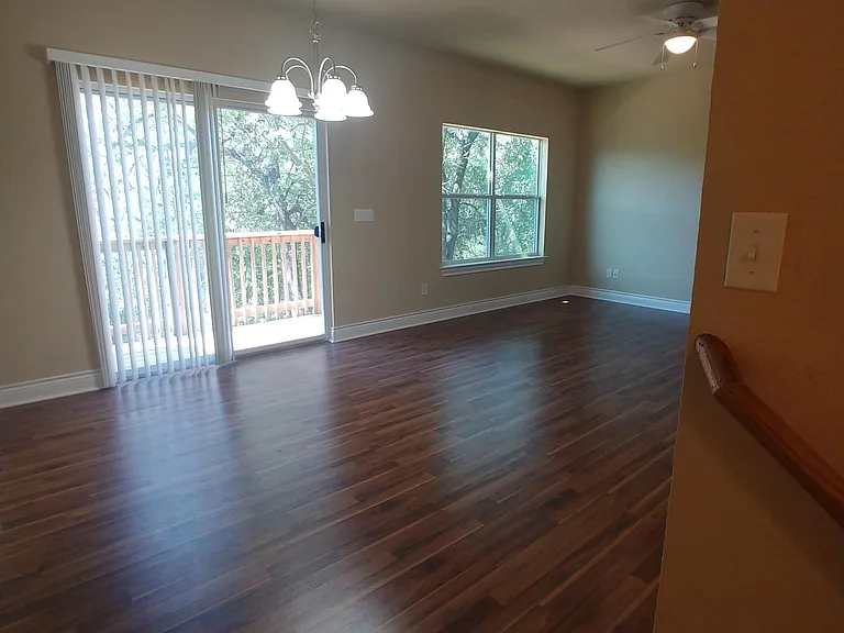 607 Creek Dr — Photo 6