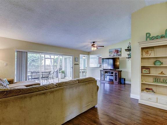 3rd image of 1106 Pelican Pl