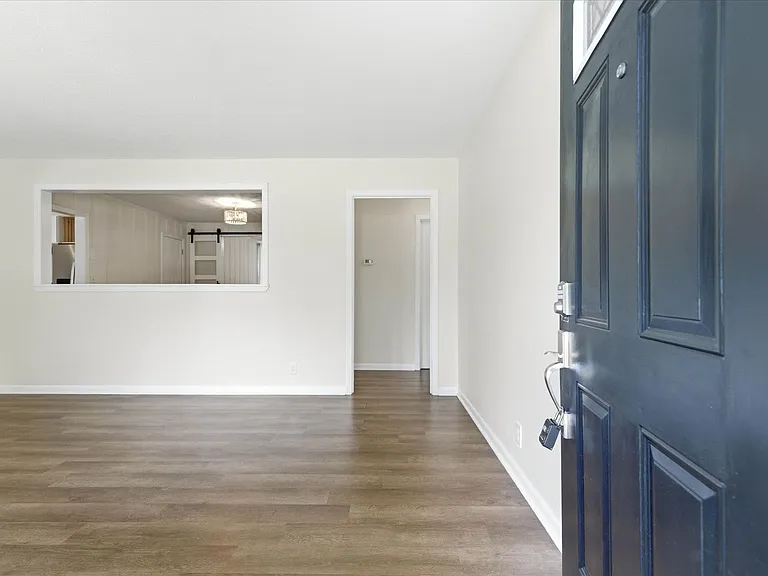 37 Hillsboro Rd — Photo 5