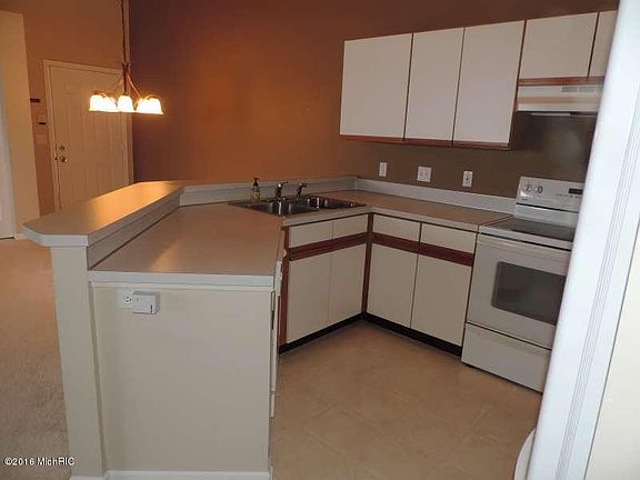 3rd image of 5813 Crosswinds Dr Unit 34