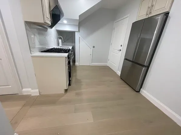 (undisclosed Address), Whitestone, NY 11357