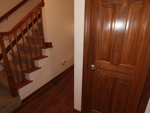 3rd image of 895 Briaro St