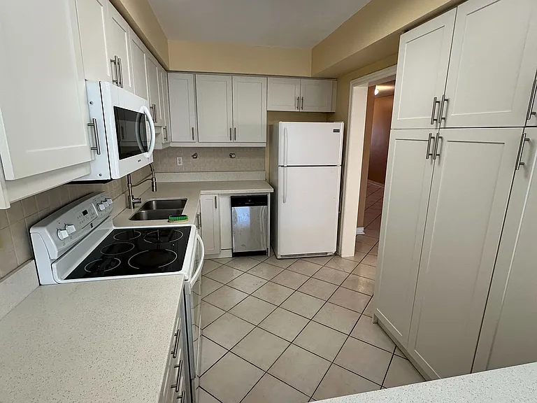 141 Foxchase Ave — Photo 7