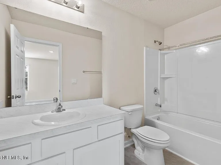 21 Temple Dr — Photo 25