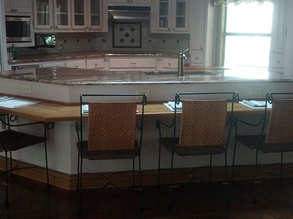 Kitchen with 4 person bar