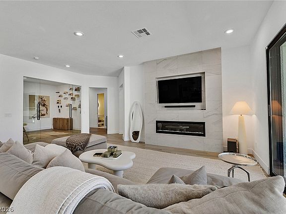 4th image of 360 Hedgehope Dr