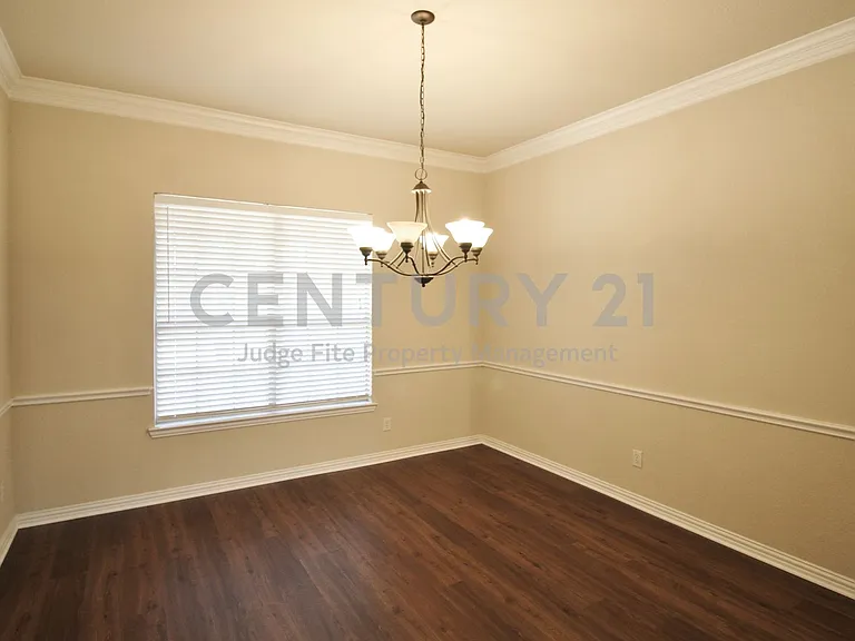 2610 Tall Meadows Dr — Photo 3