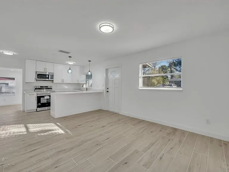 1224 Helen St — Photo 12