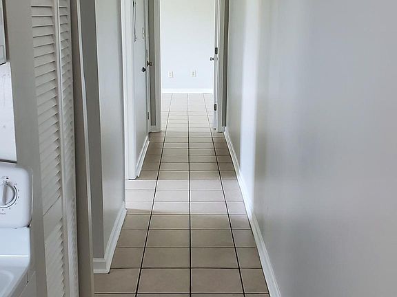 2nd image of 700 E Pembroke Ave APT 1A