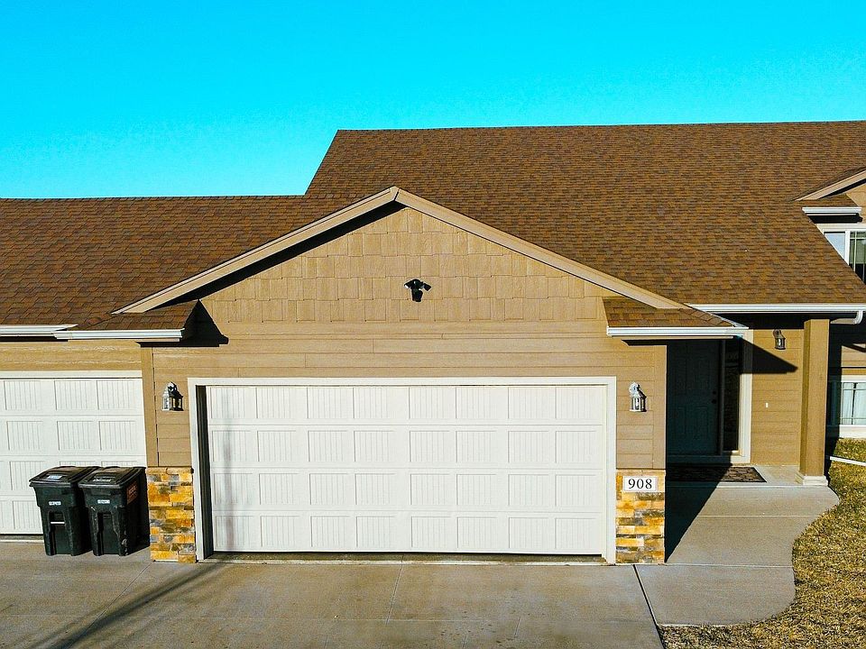 1st image of 908 Rosewood Dr