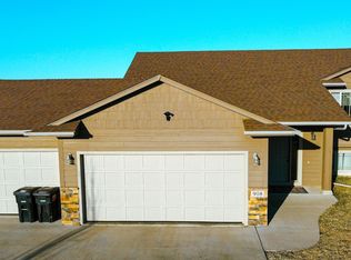 908 Rosewood Dr, Harrisburg, SD 57032