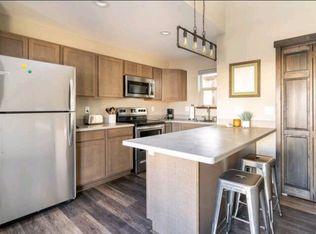 309 S Locust St, Sisters, OR 97759