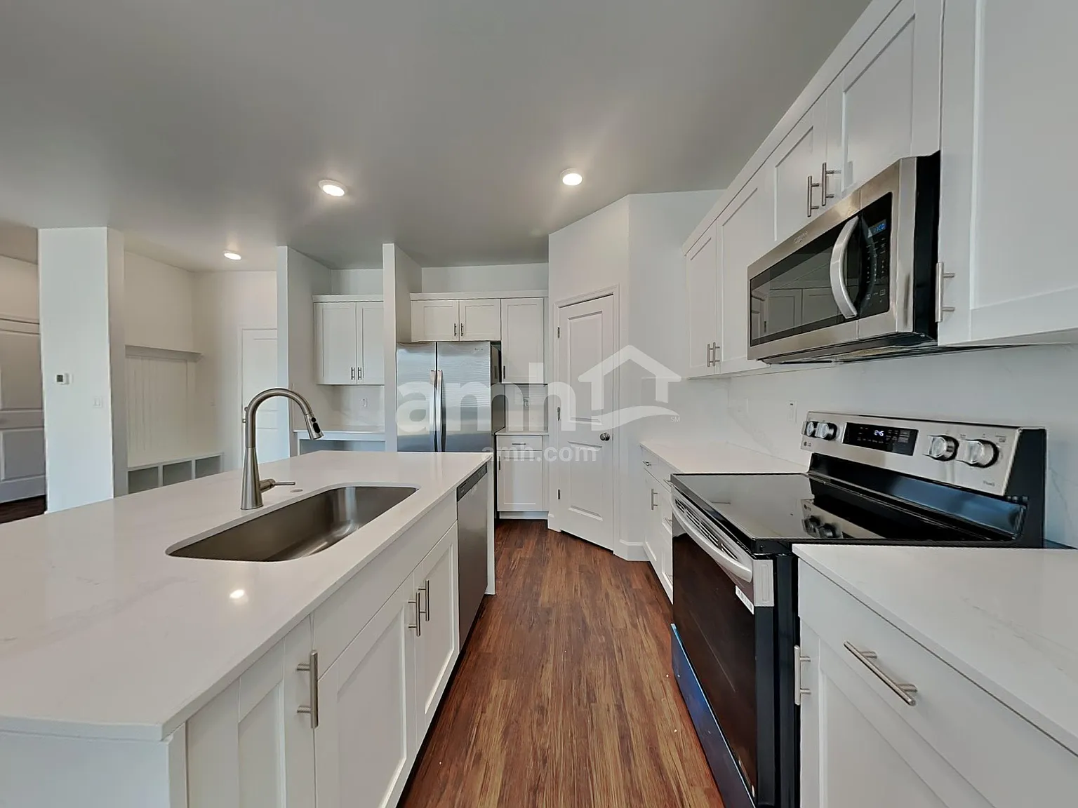 4 bed, 2.5 bath, 2013 sqft, $2,245 — Photo 3