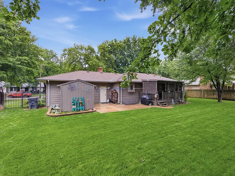 1715 N Stony Point — Photo 27