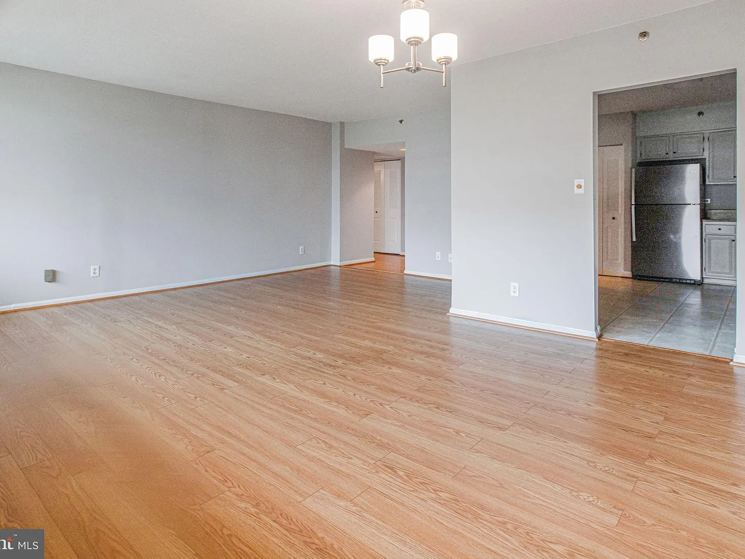 1 bed, 1043 sqft, $2,100 — Photo 4
