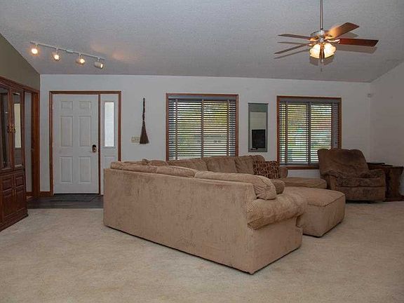 5th image of 8688 Arcadia Dr