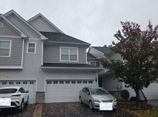 143 Meadow View Dr, Middletown, NY 10940