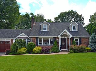 269 Apple Tree Ln, Mountainside, NJ 07092